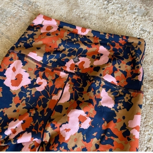 Prana Kimble floral 7/8 leggings in XS - Picture 3 of 6